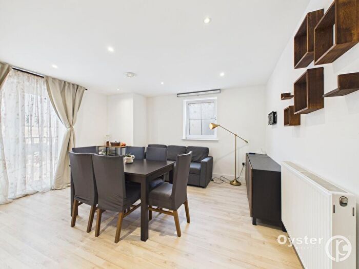 2 Bedroom Flat For Sale In Burnt Oak Broadway, Edgware, HA8