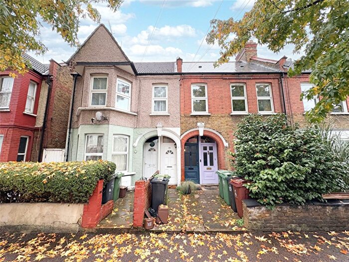 2 Bedroom Flat To Rent In Bloxhall Road, Leyton, E10