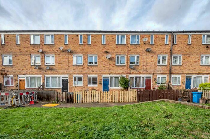 1 Bedroom Flat To Rent In Lucey Way, Bermondsey, London, SE16