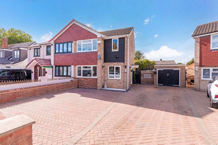 3 Bedroom Semi-Detached House For Sale In Hinksey Close, Langley, SL3