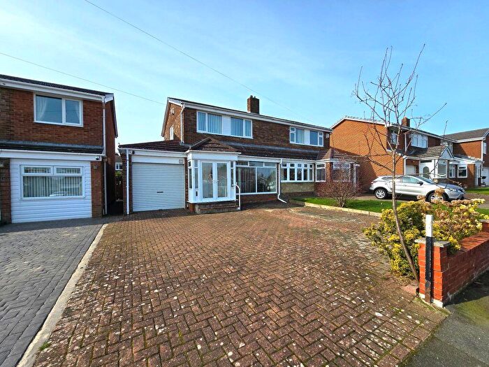 3 Bedroom Semi Detached House For Sale In Brinkburn Close, Winlaton, NE21