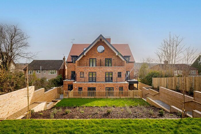 2 Bedroom Flat For Sale In The Grove, Coulsdon, CR5