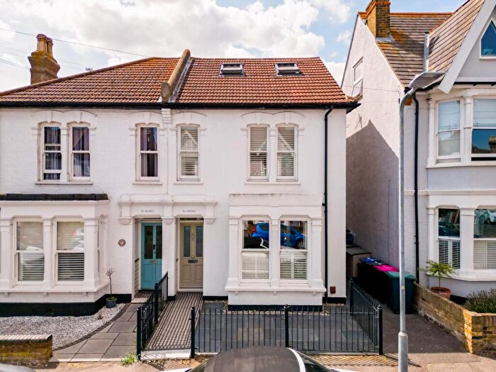 4 Bedroom Semi-Detached House For Sale In Alexandra Road, Leigh-On-Sea, SS9