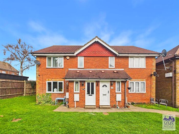 2 Bedroom Maisonette For Sale In Brickfield View, Frindsbury, Rochester, ME2