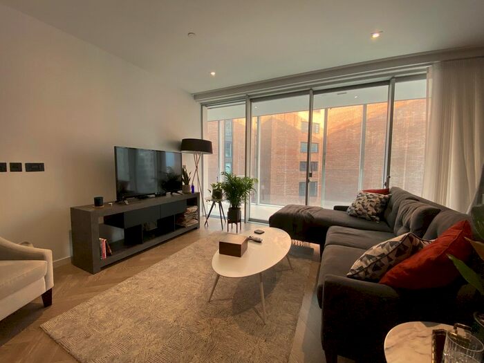 2 Bedroom Flat To Rent In Circus Road West, London, SW11