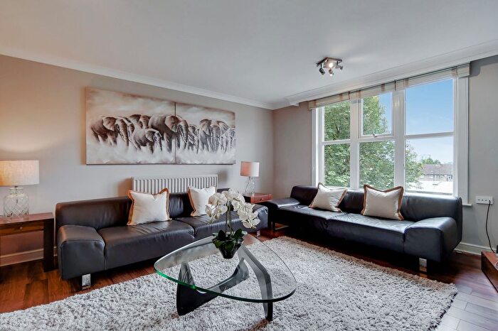 3 Bedroom Flat To Rent In St. Johns Wood Park, St Johns Wood, NW8