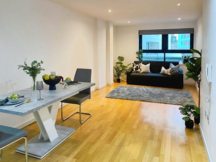 1 Bedroom Flat To Rent In Gateway East, Marsh Lane, Leeds, Yorkshire, LS9