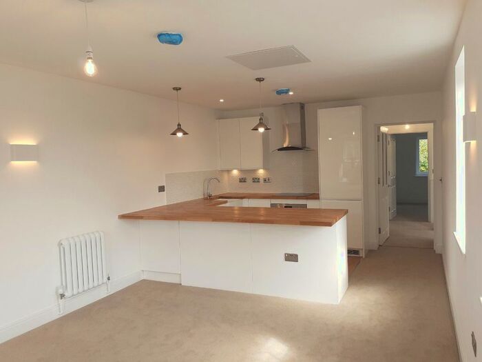 3 Bedroom Flat To Rent In Grafton Road, New Malden, KT3
