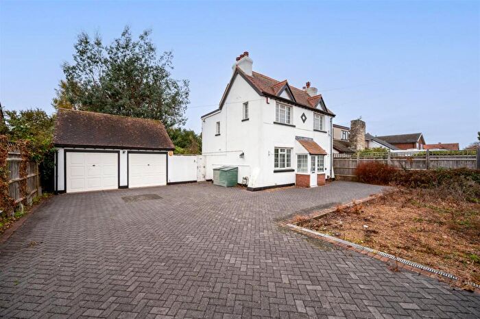 4 Bedroom Detached House For Sale In Sea View Road, Hayling Island, PO11