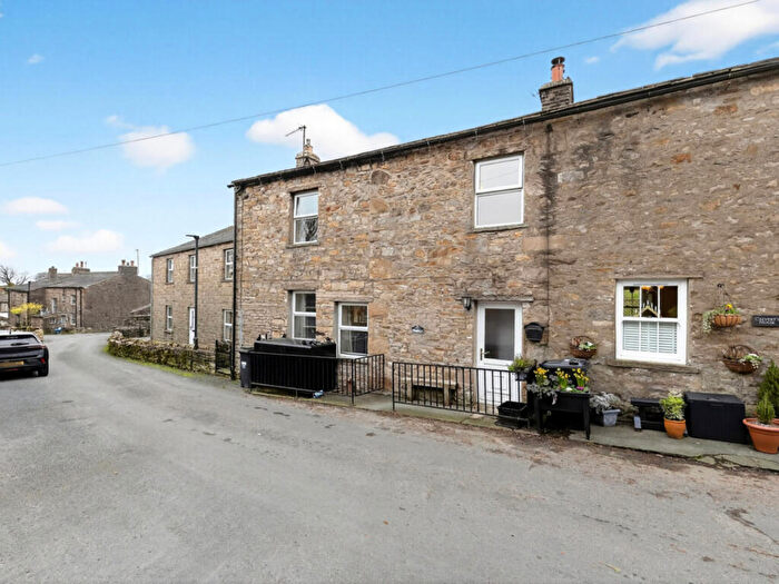 2 Bedroom Cottage For Sale In The Gaits, Gayle, DL8