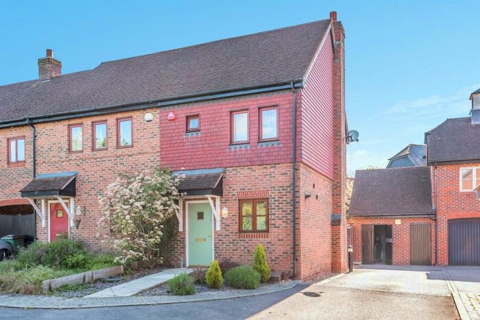 2 Bedroom Semi-Detached House To Rent In Holders Close, Billingshurst, RH14