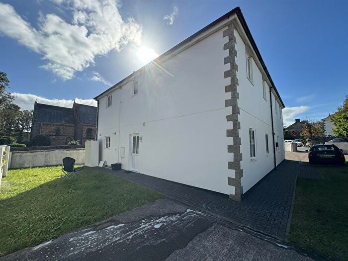 2 Bedroom Flat To Rent In South Roskear Terrace, Camborne, Cornwall, TR14