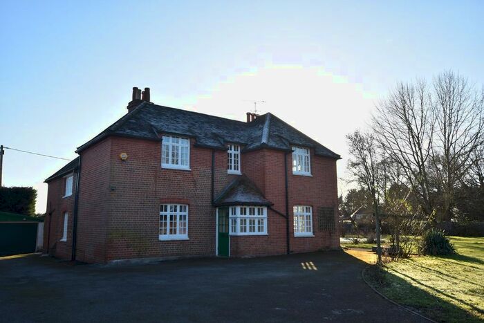 5 Bedroom Farmhouse To Rent In Forest Road, Wokingham, RG40