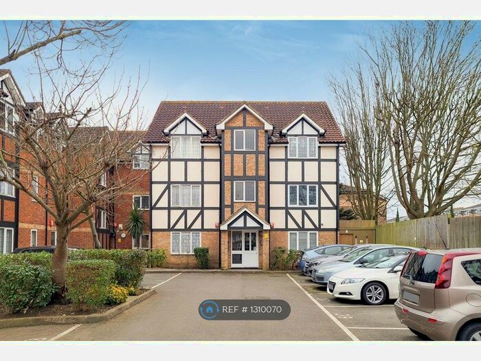 1 Bedroom Flat To Rent In Lulworth Crescent, Mitcham CR4