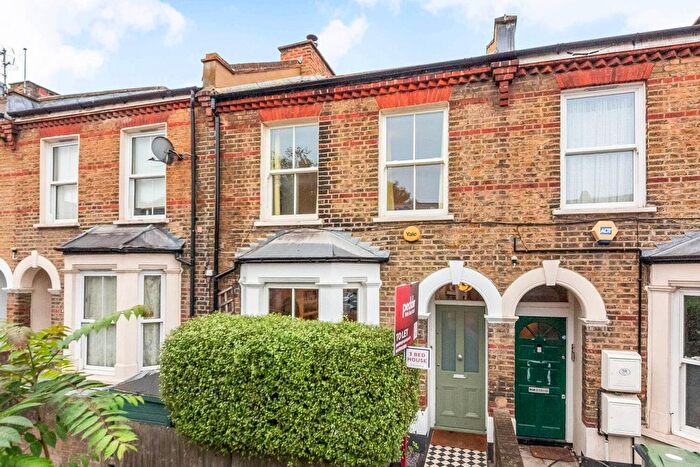 3 Bedroom Property To Rent In Poplar Road, London, SE24