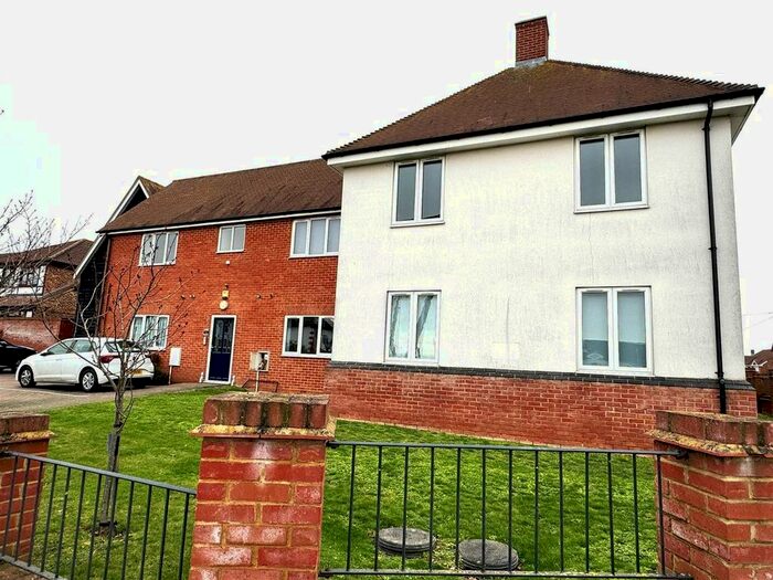 2 Bedroom Flat To Rent In Southend Road, Hockley, SS5