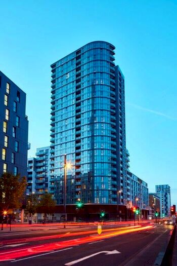 3 Bedroom Flat To Rent In Stratford High Street Stratford, E15