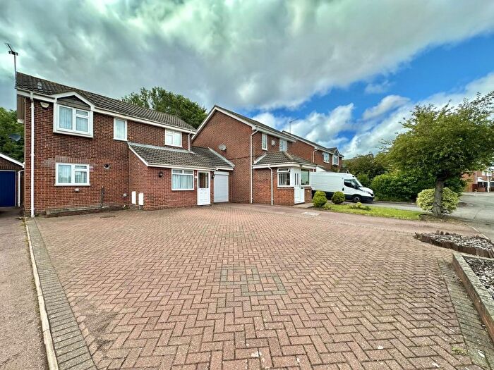 3 Bedroom Detached House For Sale In Brentford Close, Yeading, UB4