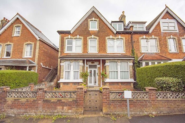 2 Bedroom Flat To Rent In Sunningfields Road, London, NW4