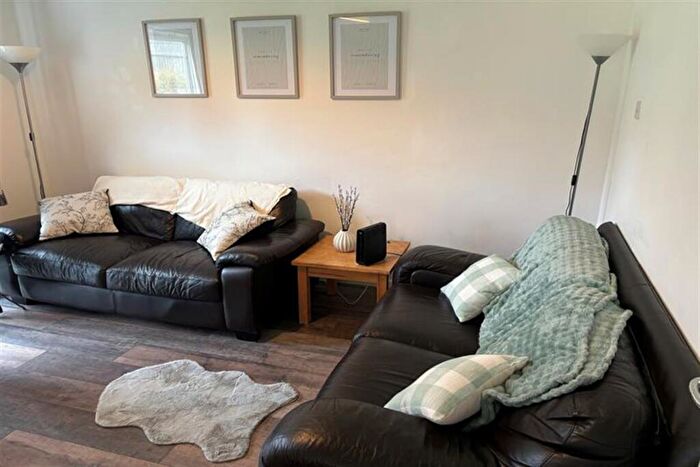 5 Bedroom Property To Rent In Bedroom Property In Charminster, BH9