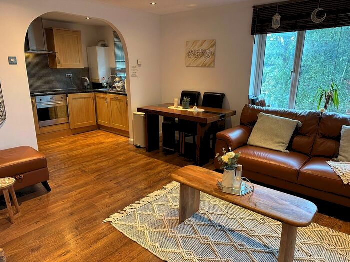 2 Bedroom Flat To Rent In Buckingham Avenue, Greenford, UB6