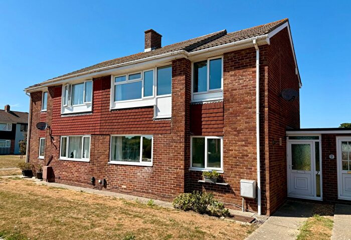 3 Bedroom Semi Detached House For Sale In Puffin Gardens, Peel Common, PO13