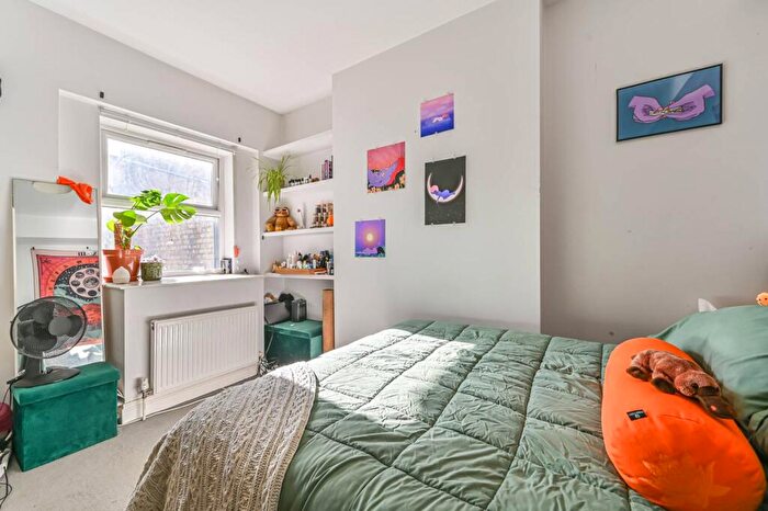 3 Bedroom Flat To Rent In Railton Road, Herne Hill, London, SE24