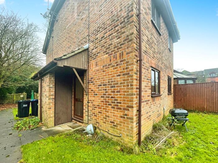 1 Bedroom End Of Terrace House To Rent In Blackswan Close, Pease Pottage, RH11