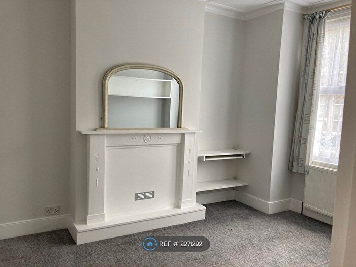 2 Bedroom Flat To Rent In Tooting, Tooting, London, SW17