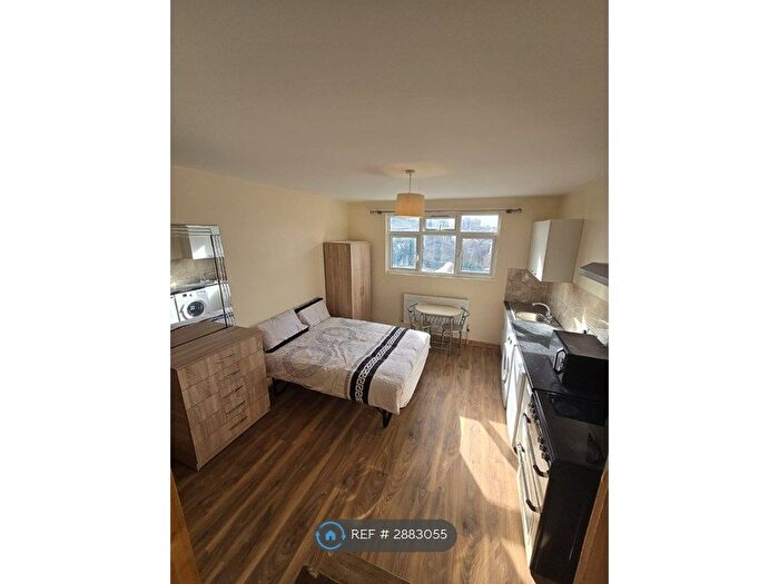 Studio To Rent In St Pauls Road, London, N17