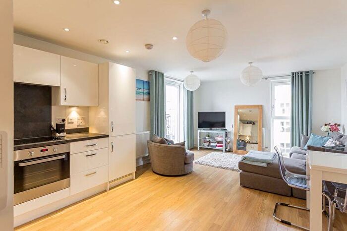 2 Bedroom Flat To Rent In Connersville Way, Croydon, CR0