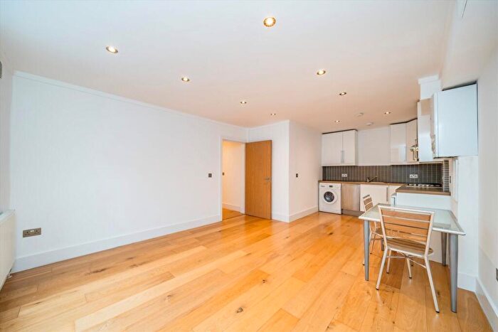 1 Bedroom Flat To Rent In Holloway Road, Holloway, N7