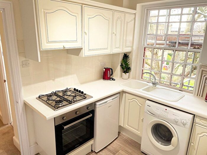 1 Bedroom Flat To Rent In West Park Road, Southall, UB2