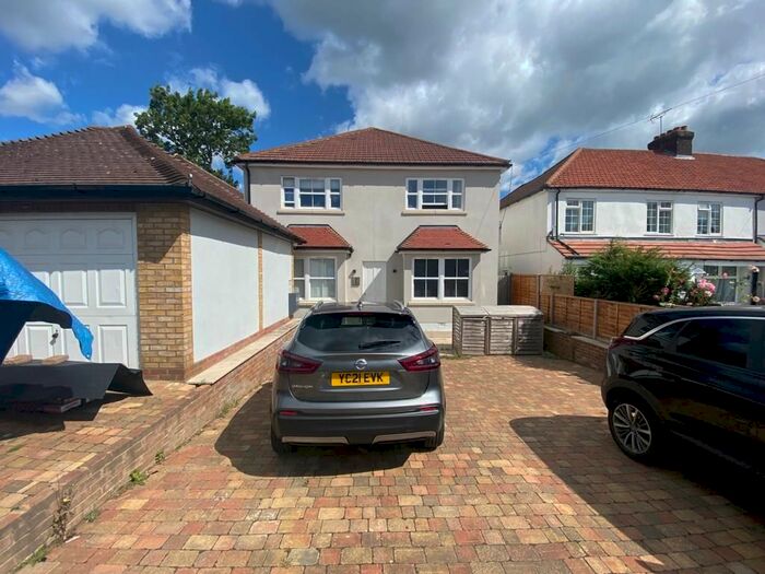 1 Bedroom Flat To Rent In Beverley Gardens, Cheshunt, Waltham Cross, EN7