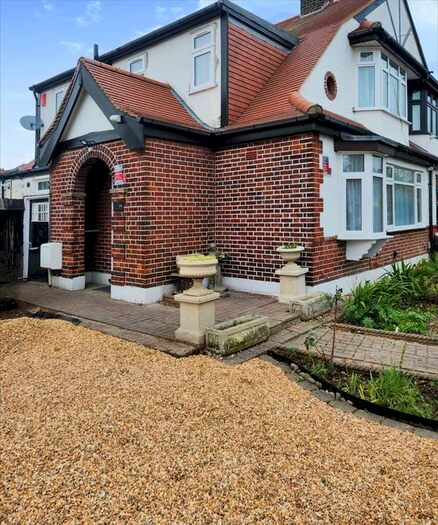 4 Bedroom Semi-Detached House To Rent In Sunnymede Drive, Ilford, IG6