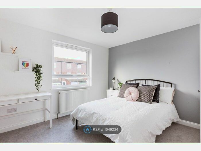 5 Bedroom Terraced House To Rent In Flanders Crescent, London, SW17