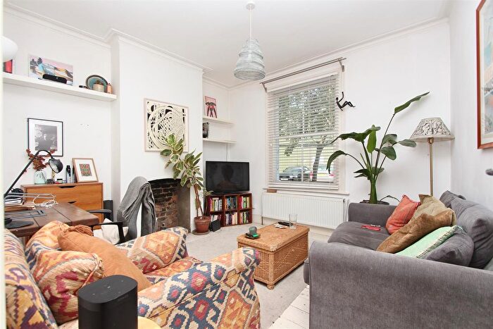 1 Bedroom Flat To Rent In Belfast Road, N16