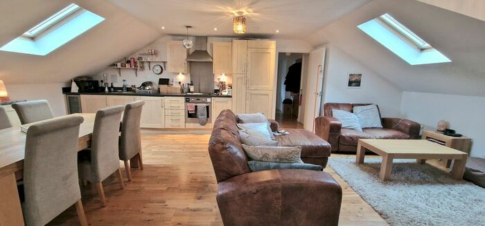 2 Bedroom Flat To Rent In Bridge Road, Hunton Bridge, Kings Langley, WD4