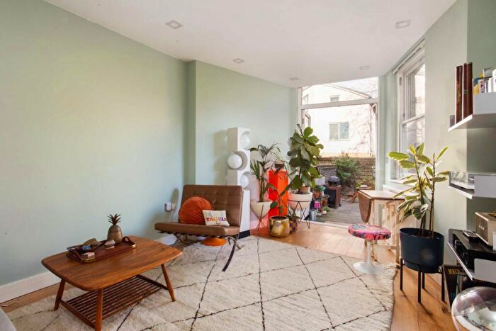 2 Bedroom Flat To Rent In Dalston Lane, Dalston, E8