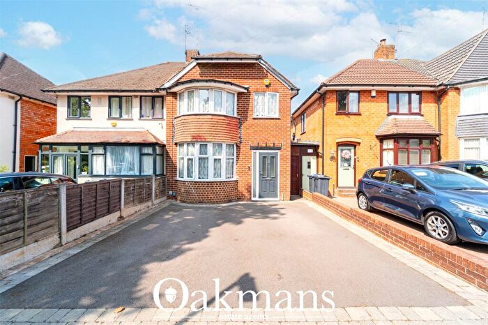 3 Bedroom Semi-Detached House For Sale In Yarningale Road, Birmingham, West Midlands, B14