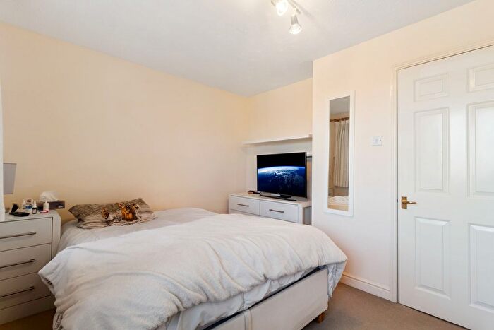 1 Bedroom Flat To Rent In Lucas Gardens, London, N2