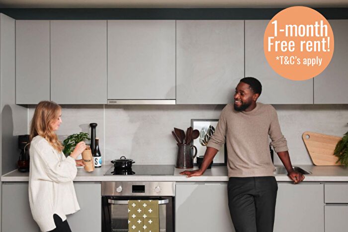 3 Bedroom Flat To Rent In Solasta Riverside, Clyde Place, Glasgow, G5