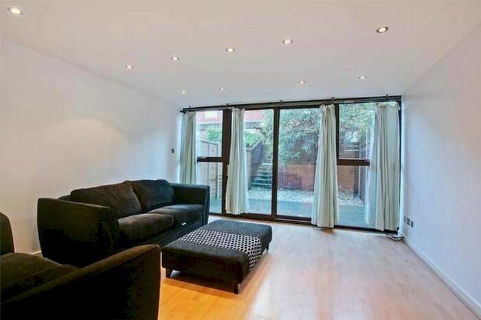 3 Bedroom Terraced House To Rent In Nicholson Street, London, SE1