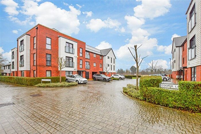 2 Bedroom Flat For Sale In Malpass Drive, Leybourne, West Malling, Kent, ME19