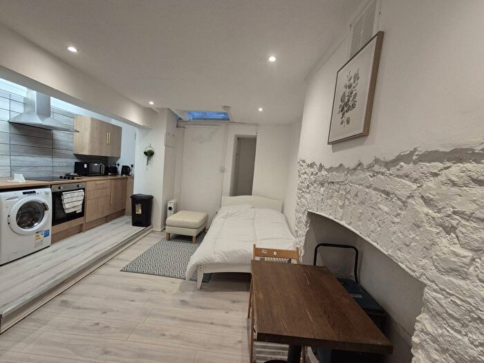 1 Bedroom Flat To Rent In Kings Cross Road, Kings Cross, WC1X