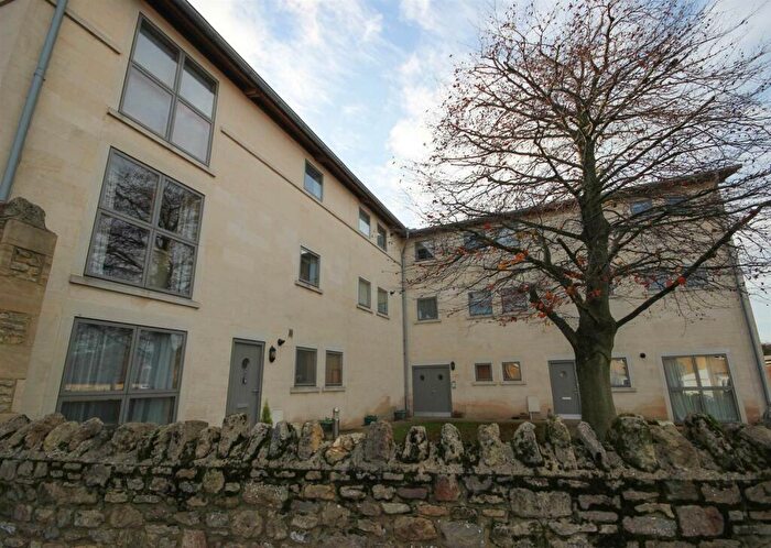 3 Bedroom Apartment To Rent In Midford Road, Bath, BA2