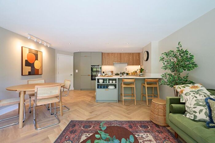 2 Bedroom Flat To Rent In Flat, Hills Road, Cambridge, CB2