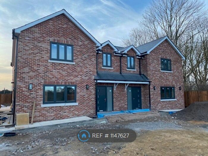 5 Bedroom Semi-Detached House To Rent In Cody Court, Royston, SG8