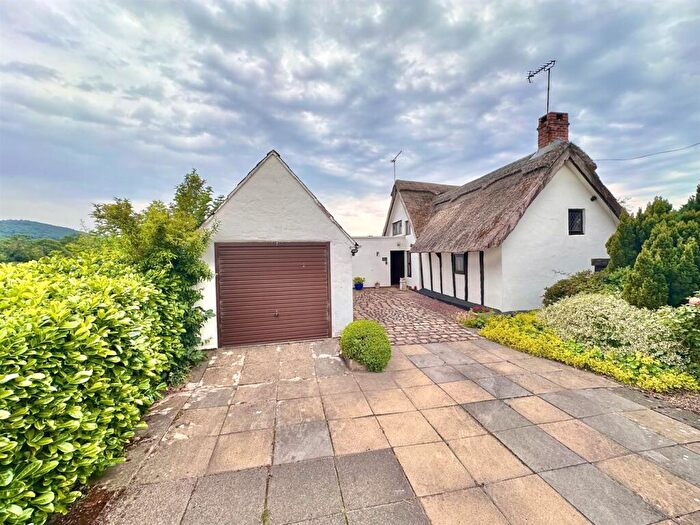 3 Bedroom Cottage For Sale In Tattenhall Lane, Tattenhall, Cheshire, CH3