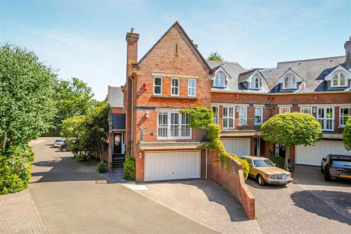 4 Bedroom Town House To Rent In Chapel Square, Virginia Water, GU25